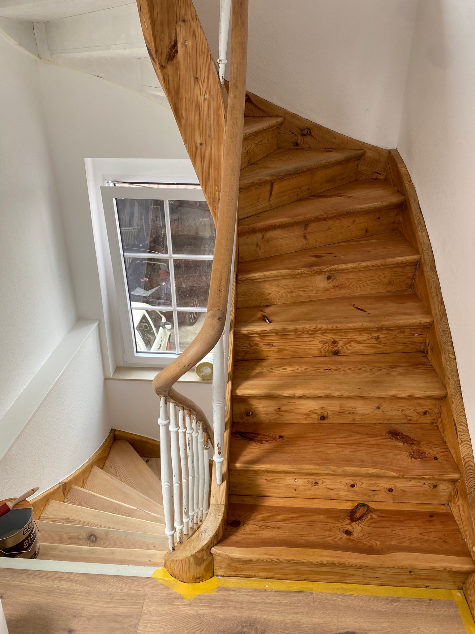 Treppe im Altbau erneuert – defekte Stufe repariert und optisch aufgefrischt